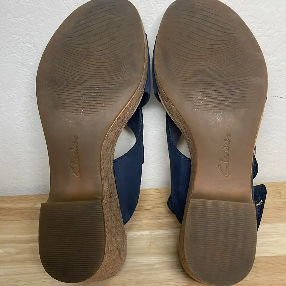 Clarks Women's Giselle Dove Sandals Wedges Size 9.